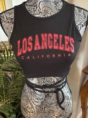 Los Angeles Ribbed Crop Tank Top - Black/Red